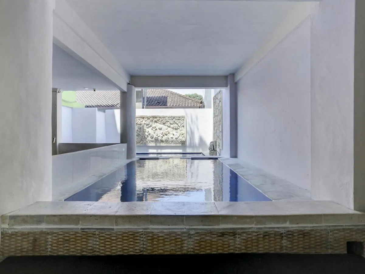 Oyo 3950 The Ratna Hotel Kuta  Indonesia