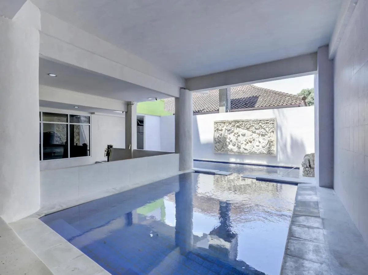 Oyo 3950 The Ratna Hotel Kuta