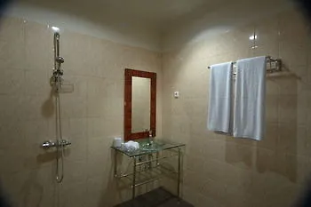 Oyo 3950 The Ratna Hotel Kuta  Indonesia