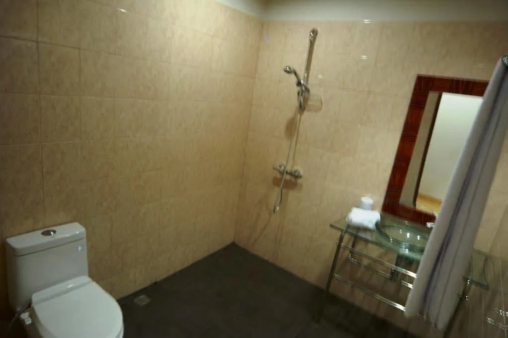Oyo 3950 The Ratna Hotel Kuta