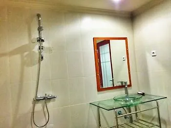 Oyo 3950 The Ratna Hotel Kuta